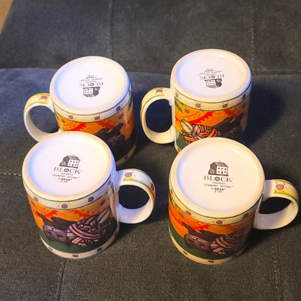 Kitty with yarn 4 set mugs